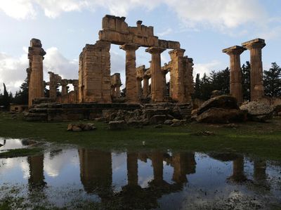 Melihat Reruntuhan Kota Yunani Kuno di Libya