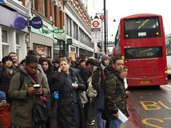 Staf Mogok Kerja, Jutaan Pengguna Kereta Komuter London Telantar