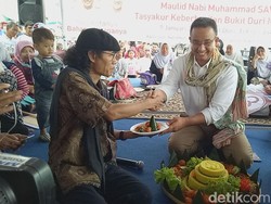 Anies Ikut Syukuran Bersama Warga Bukit Duri yang Menang Gugatan