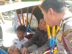 2 Orang Terluka Terkena Pohon Trembesi Tumbang di Medan