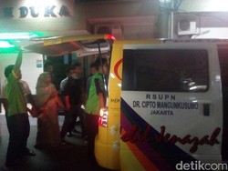 Usai Diautopsi, Jasad Tri yang Tewas Ditusuk Dibawa ke Rumah Duka