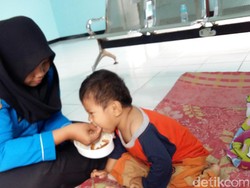 Bantuan Warga ke Bocah Marcel: Mainan hingga Pakaian