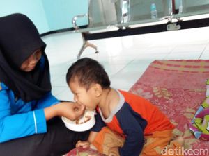 Bantuan Warga ke Bocah Marcel: Mainan hingga Pakaian Bantuan Warga ke Bocah Marcel: Mainan hingga Pakaian