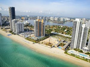Pantai Miami Kembali Dibuka tapi Ada Aturan Baru untuk Wisatawan Pantai Miami Kembali Dibuka tapi Ada Aturan Baru untuk Wisatawan