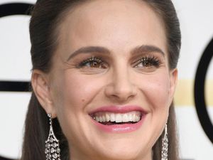 Cara Natalie Portman Atasi Jerawat yang Tumbuh di Usia Dewasa