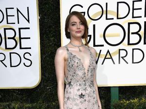 Foto: 7 Gaya Memukau Emma Stone, Nominasi Aktris Terbaik Oscar 2017