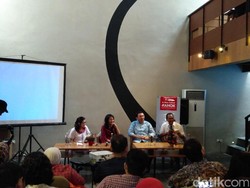 Rizal Mallarangeng dan Dewi Lestari Bedah Buku A Man Called #AHOK