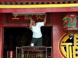 Perayaan Imlek, Polisi Kawal 25 Vihara di Kota Bandung