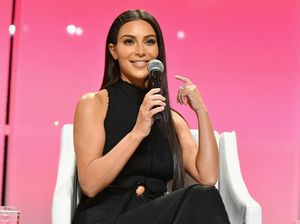 Perawatan Miss V Selebriti Hollywood, Diuapi Hingga Dihias Swarovski