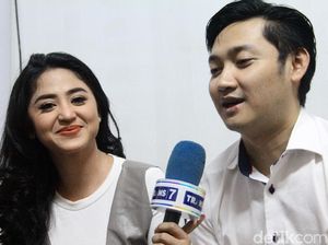 Akui Pacaran dengan Manajer, Dewi Persik Belum Mau Terbuka soal Pernikahan