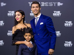 Raih Penghargaan Pemain Terbaik, Cristiano Ronaldo Gandeng Pacar
