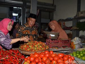 Cek Harga Cabai, Bupati Lamongan Minta PD Pasar Tata Distribusi