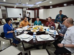 Kisah di Balik Makan Siang Menhub dengan Pramugari Garuda