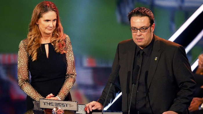 Nyanyian YNWA di Anfield Buahkan Penghargaan untuk Suporter Liverpool dan Dortmund