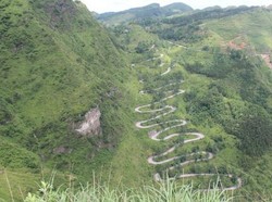 Kelok 44 & 5 Jalanan Paling Mengerikan di Dunia