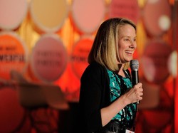 CEO Cantik Yahoo Hengkang Gondol Uang Rp 3,4 Triliun!