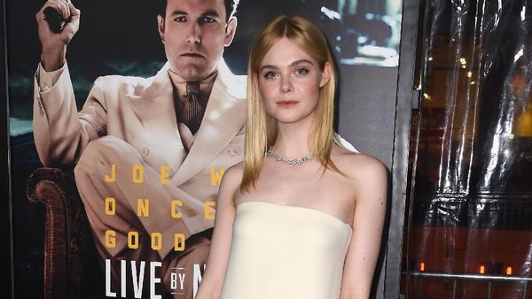 Angelic Look! Elle Fanning  Bikin Jatuh Hati