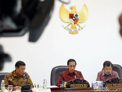 Selain Tas Baru, Jokowi Kirim Seragam untuk Siswa SD Bengkayang