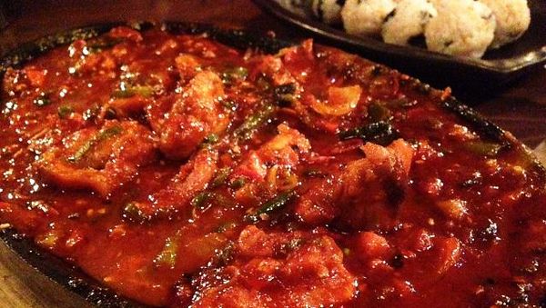 Di Sini Ada Ayam Bumbu Korea yang Pedas Mantap!