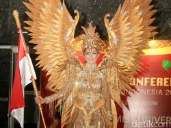 Kostum Garuda Kezia Warouw Disambut Meriah di Preliminary Miss Universe