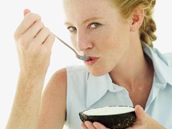 Konsumsi Kelapa Bisa Bantu Turunkan Bobot? Ini Kata Pakar