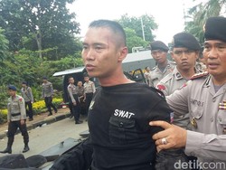 Polisi Amankan Seorang Pria dari Depan Lokasi Sidang Ahok
