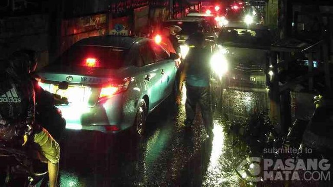 Hujan Deras, Jalan di Depan Gandaria City Tergenang Setengah Meter