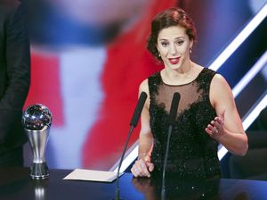 Carli Lloyd Sabet Penghargaan Pesepakbola Wanita Terbaik 2016 Carli Lloyd Sabet Penghargaan Pesepakbola Wanita Terbaik 2016