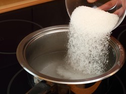 Gula Tak Standar Harus Digiling Ulang, Siapa Tanggung Biayanya?