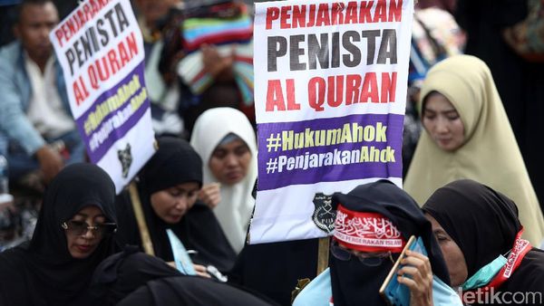 Ramaikan Sidang, Massa Minta Ahok Dipenjara