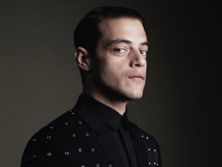 Rami Malek Mr. Robot Tampil Jadi Model Dior