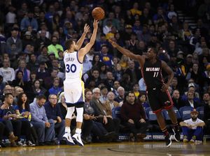 Curry, Durant Bawa Warriors Redam Heat