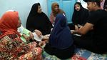 Kerabat dan Aremania Melayat Almarhum AK