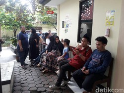 Keluarga Taruna STIP yang Tewas Diduga Dianiaya Datangi RS Polri