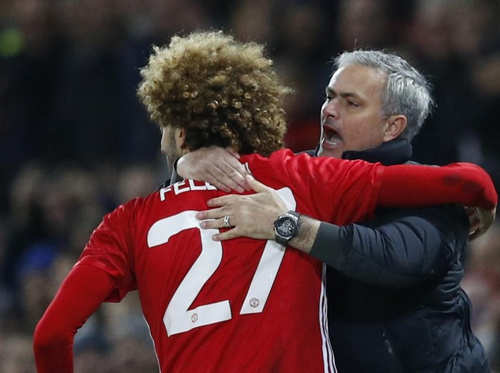 Makna Pelukan Fellaini untuk Mourinho