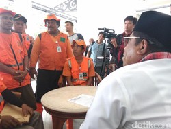 Puluhan PHL Kebersihan Adukan Pemutusan Kerja ke Sumarsono