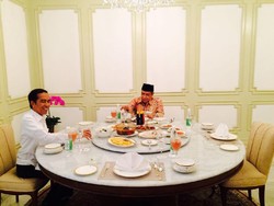 Jokowi Menjamu Ketum PBNU Makan Siang di Istana