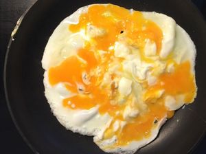 Bosan Telur Goreng dan Orak-arik? Bikin Saja Frambled Egg