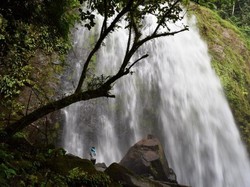 Liburan Seru di Air Terjun Tikuareu, Sultra