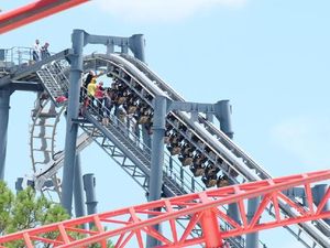 Bocah 12 Tahun Alami Patah Tulang Kaki gegara Roller Coaster Rusak Bocah 12 Tahun Alami Patah Tulang Kaki gegara Roller Coaster Rusak