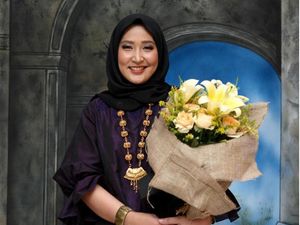 Foto: Pesona Hijab Dias Kinanthi, Adik Bungsu Penyanyi Andien