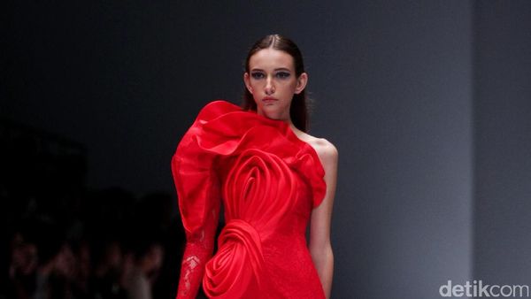 Foto: Koleksi Lie Sang Bong di Jakarta Fashion Week 2017