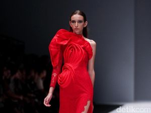 Foto: Koleksi Lie Sang Bong di Jakarta Fashion Week 2017