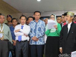 Sidang Selesai Tengah Malam, Ahok Pilih Tak Bicara
