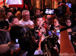 Wiranto Instruksikan Pemain Muda Timba Ilmu di Superliga Badminton