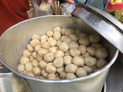 Kalau Lagi Mager Bisa Pesan Online 5 Jajanan Cilok Enak Ini