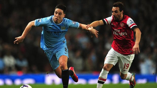 LONDON, ENGLAND - MARCH 29:  Samir Nasri of Manchester City and Santi Cazorla of Arsenal battle for the ball during the Barclays Premier League match between Arsenal and Manchester City at Emirates Stadium on March 29, 2014 in London, England.  (Photo by Shaun Botterill/Getty Images)