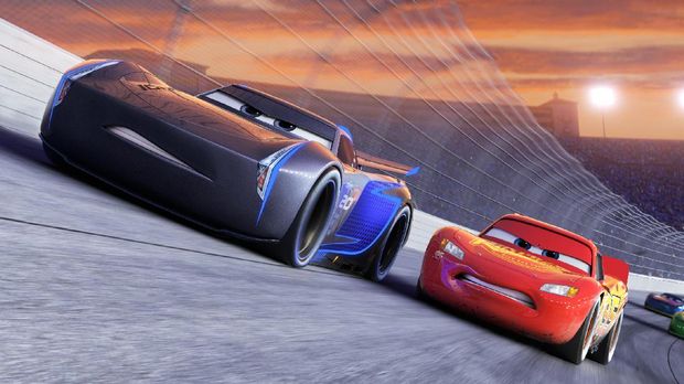 Seri ke-tiga kisah mobil 'hidup' dalam Cars 3 ikut melesat ke jajaran sepuluh besar box office musim panas ini.