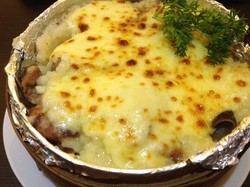 Di Kuningan City Bisa Coba Nasi Panggang Keju hingga Dendeng Batokok