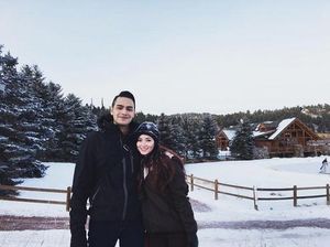 Posting Foto Kecup Pipi Jonas, Asmirandah Tutup Kolom Komentar